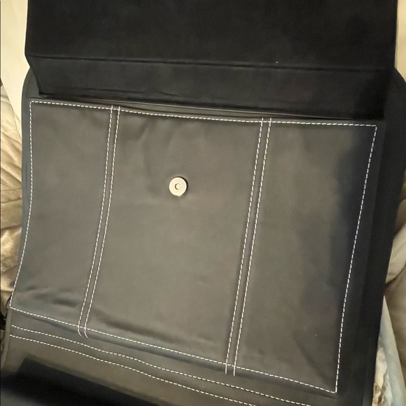 Jaguar , rear seat organizer, leather w/ white stitch detail - Picture 4 of 7